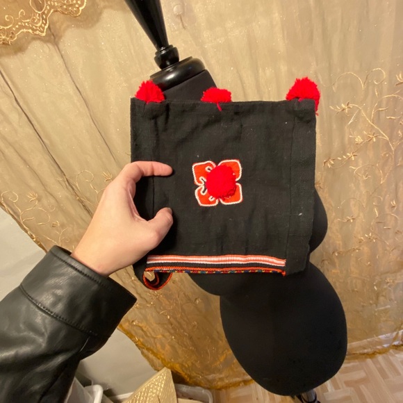 NWT Pom Pom & Bells Embroidered Boho Shoulder Bag - Picture 2 of 8